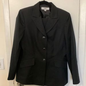 Black Le Suit Essentials 2-Piece Pantsuit